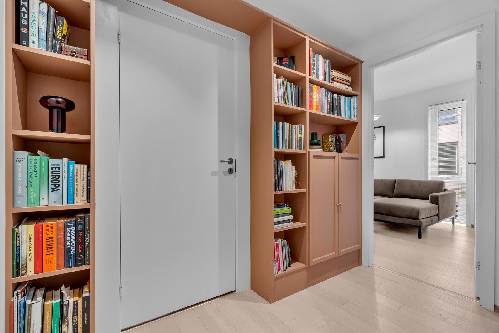 Mellomgang. Galleribilde