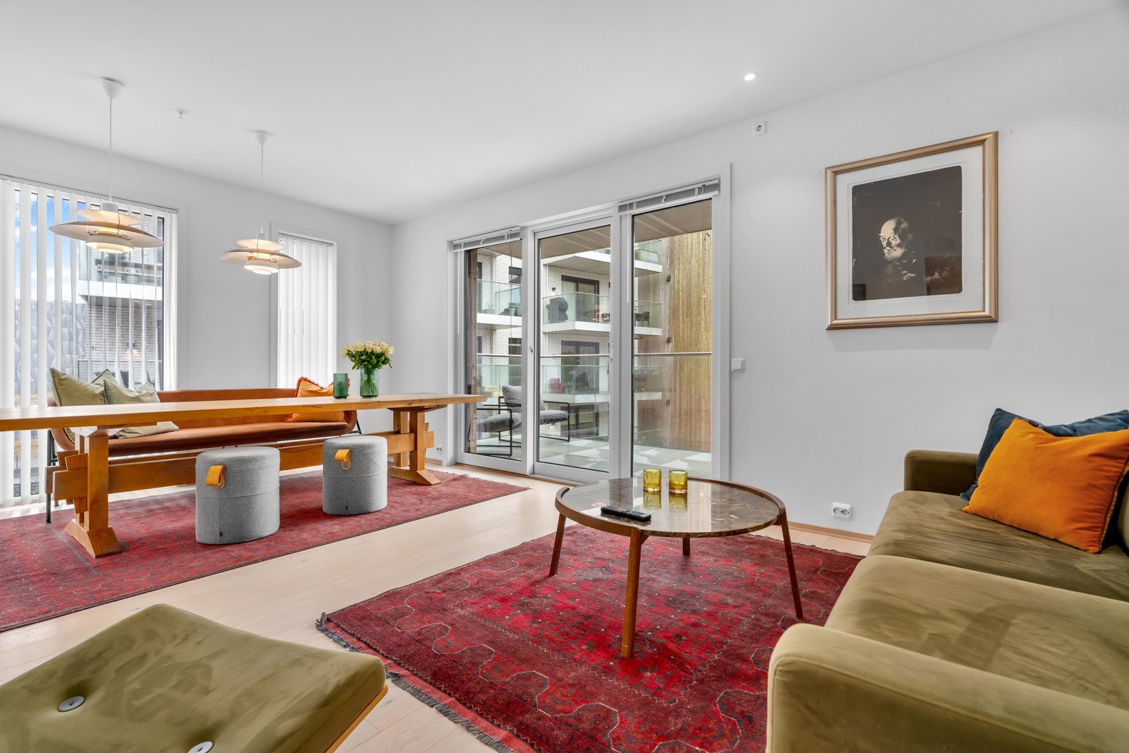 Fra stuen er det utgang til veranda. Galleribilde