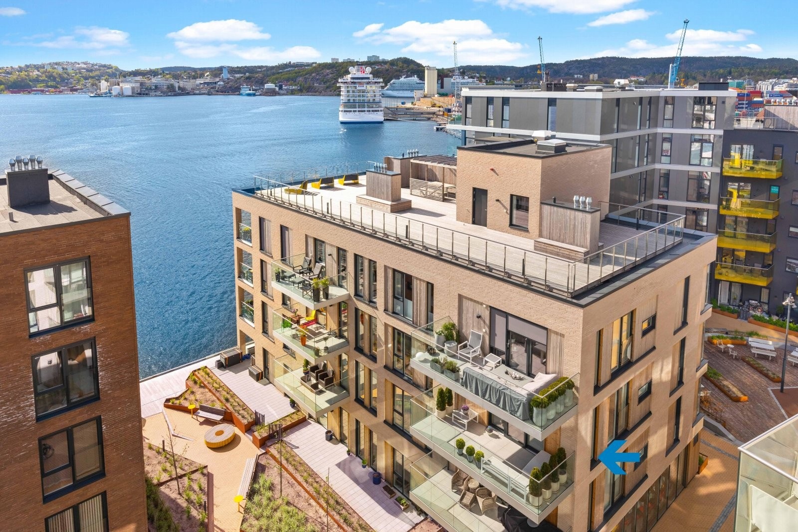 Romslig og meget tiltalende hjørneleilighet i Kanalbyen. Galleribilde