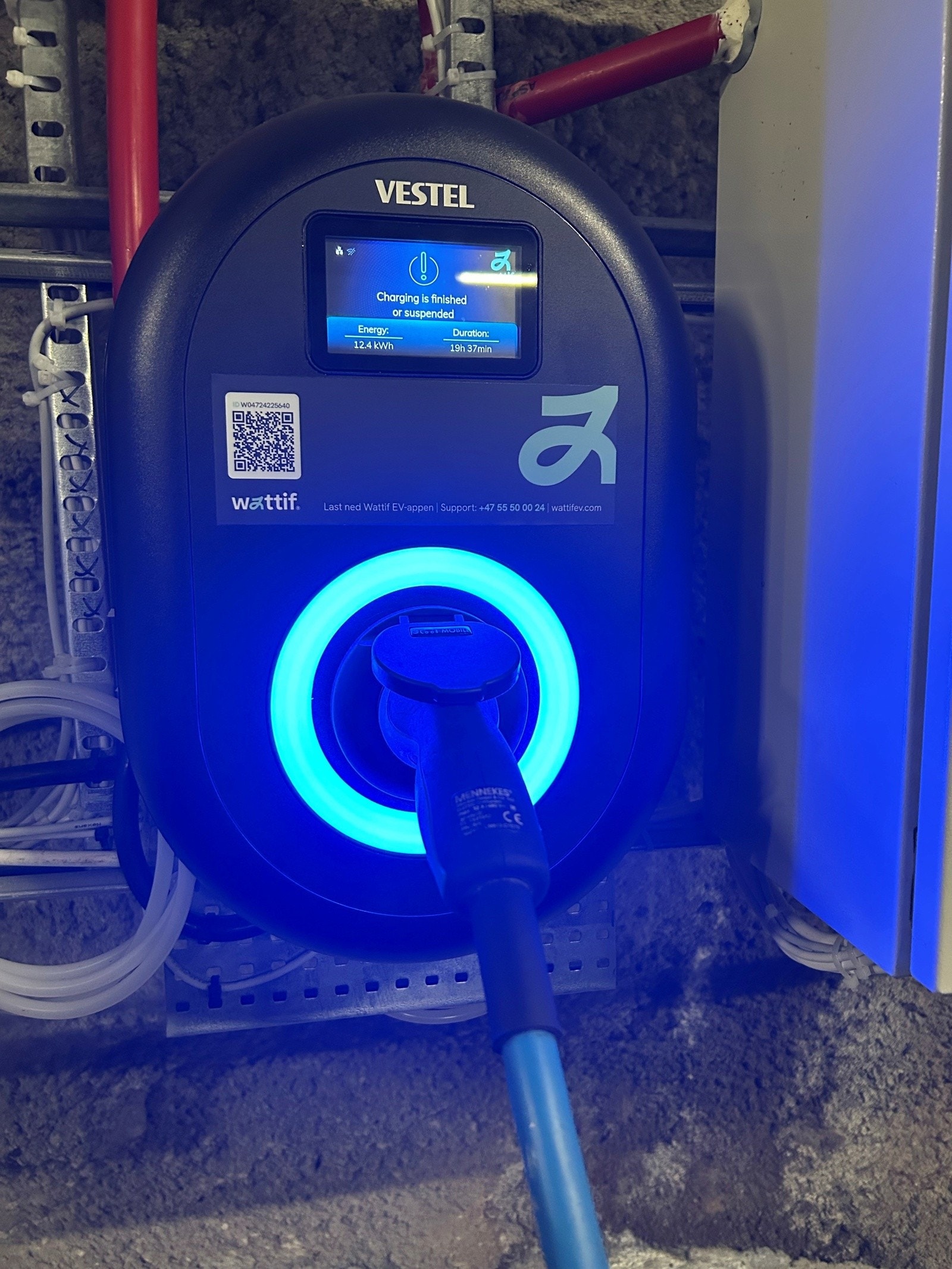 Elbillader på p-plass (abonnementsløsning). Galleribilde