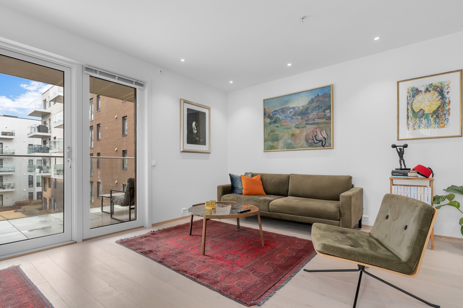 Del av stue med plass til sofagruppe. Galleribilde