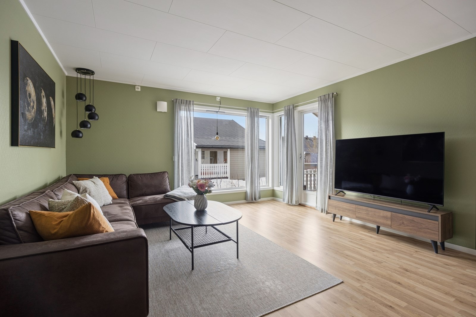 Direkte utgang fra stuen til den romslige terrassen på 20 m². Galleribilde