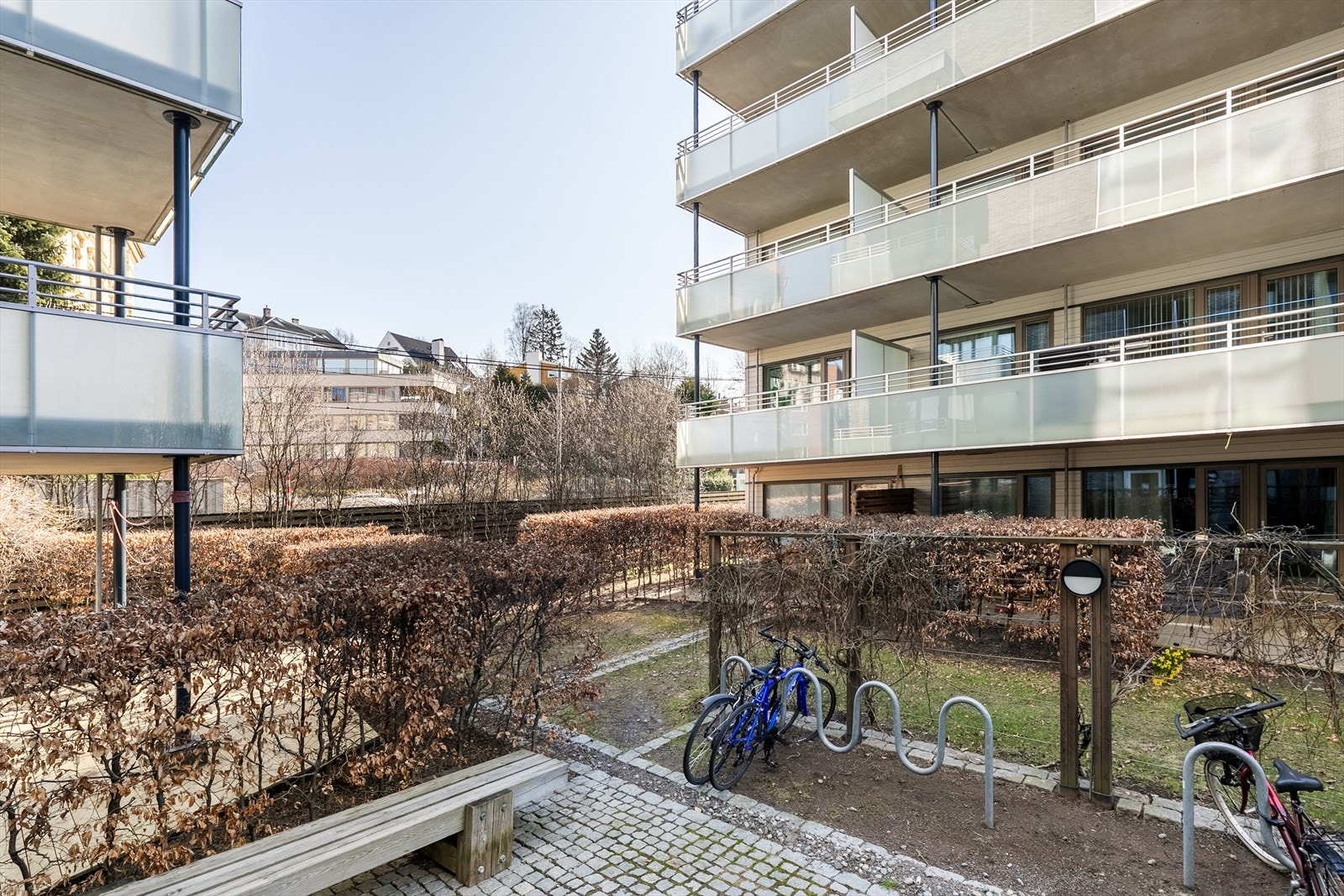 Gode muligheter for garasjeleie med elbil lader. Galleribilde