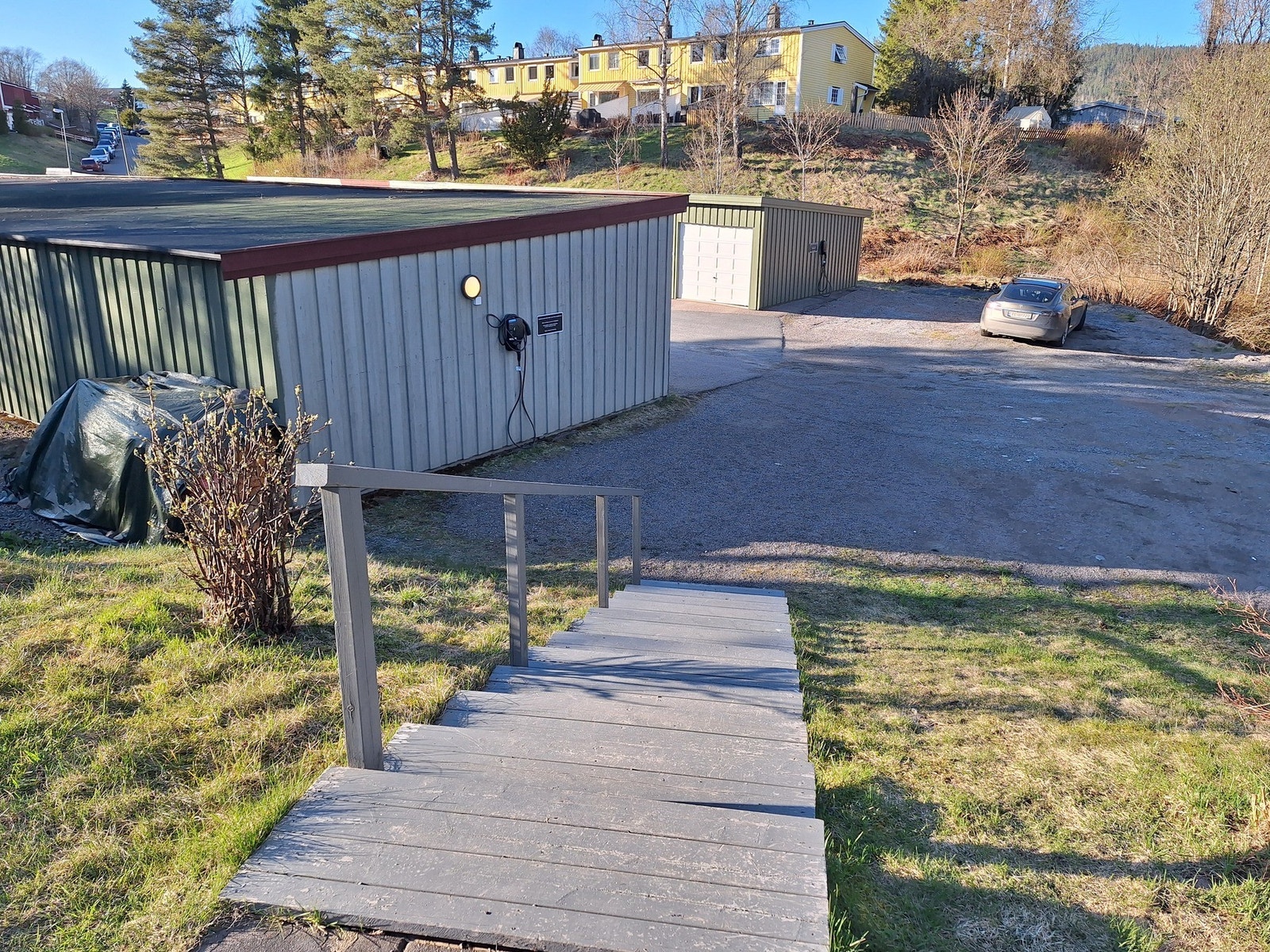 Selgers egne bilde (Kort vei til garasje fra tomt) Galleribilde