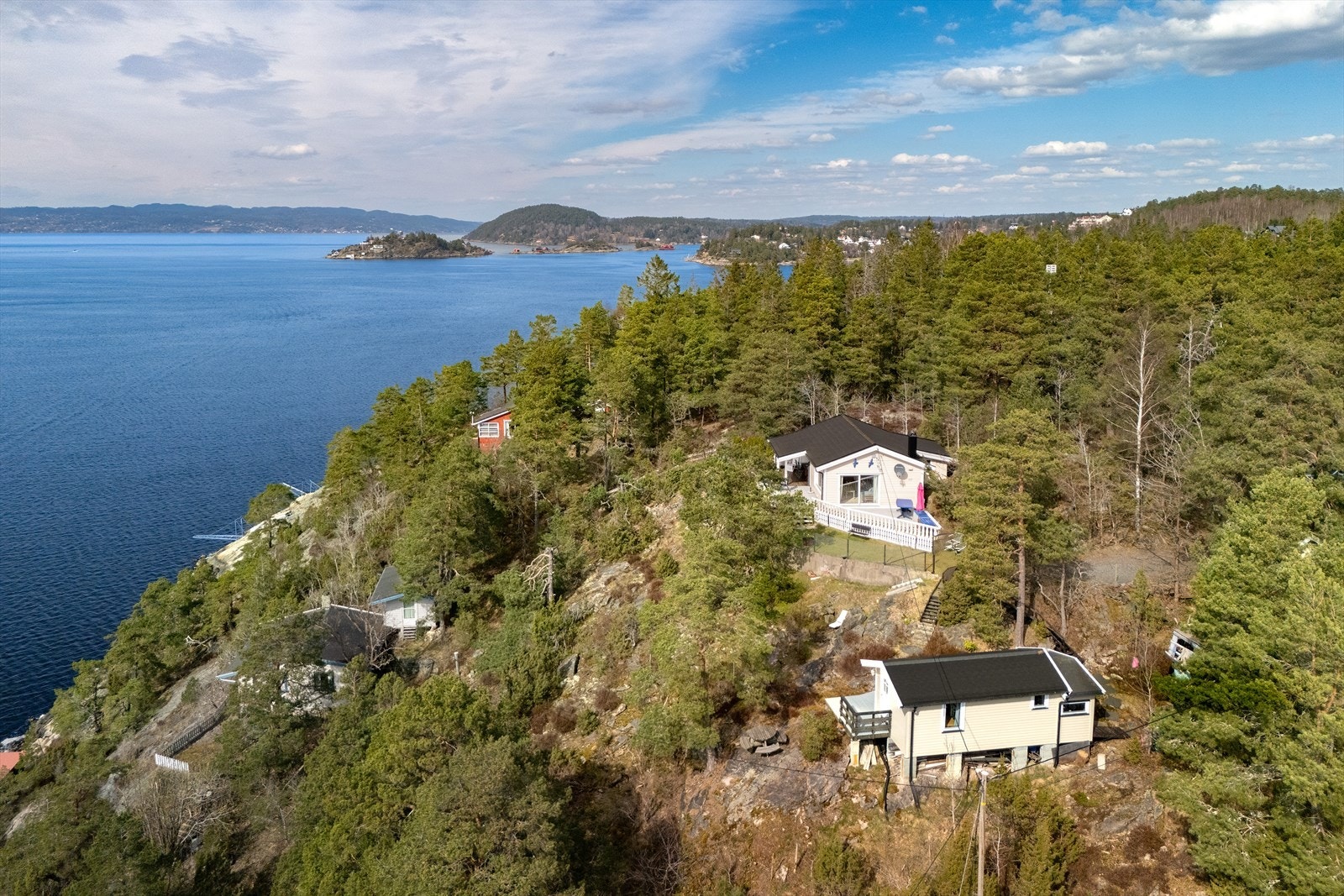 Nyt det gode liv med nærhet til fjorden og friluftsområder rett utenfor døren! Galleribilde