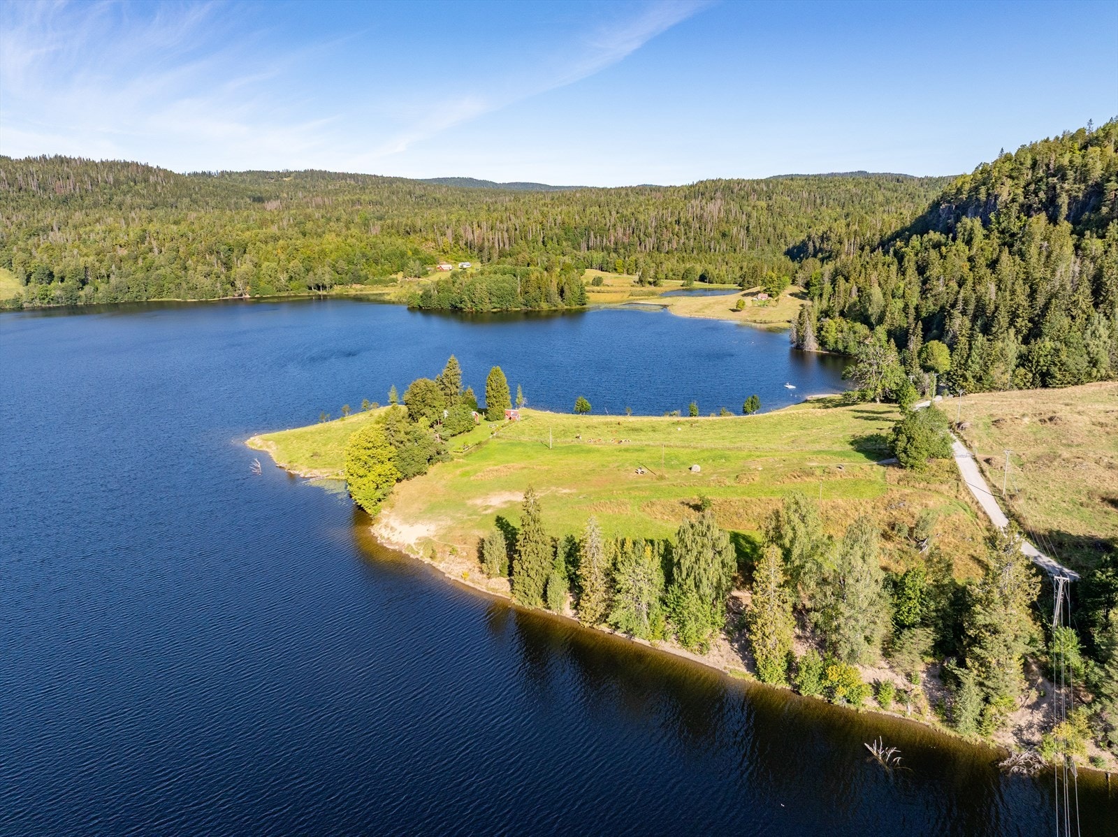 Semsvannet er en populær friluftsperle som ble valgt til Askers tusenårssted ved tusenårsskiftet. Galleribilde