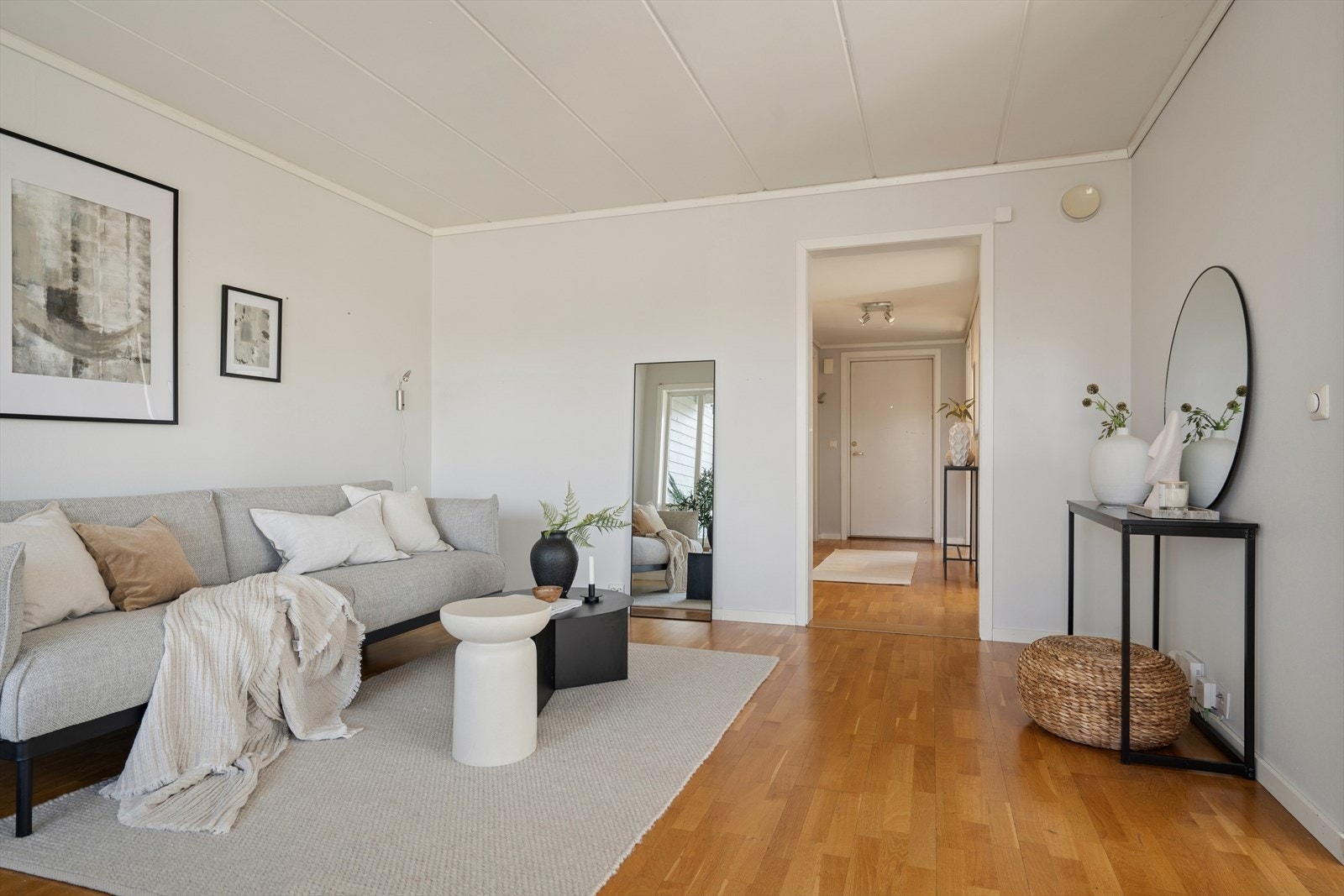 Stuen er romslig og lett å møblere. Galleribilde