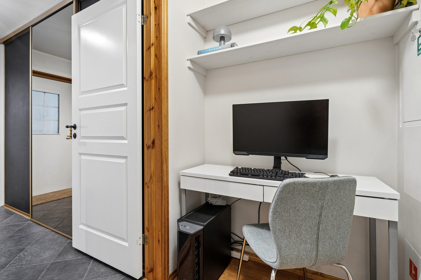 Bod innredet som kontor. Galleribilde