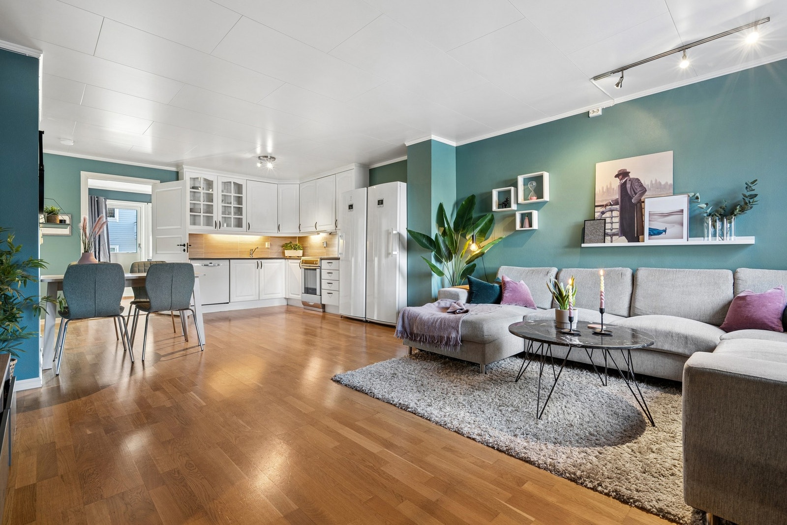 Velkommen til Kløverengveien 10 - en familievennlig 3-roms leilighet i Rønvika med flotte turområder som Maskinisten rett i nærheten! Foto: EFKT Galleribilde