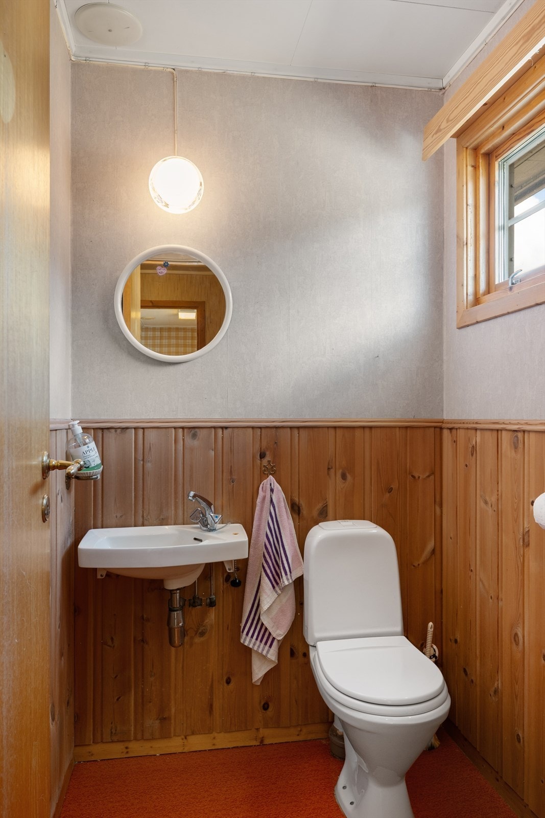 I tillegg har boligen et separat wc-rom. Galleribilde
