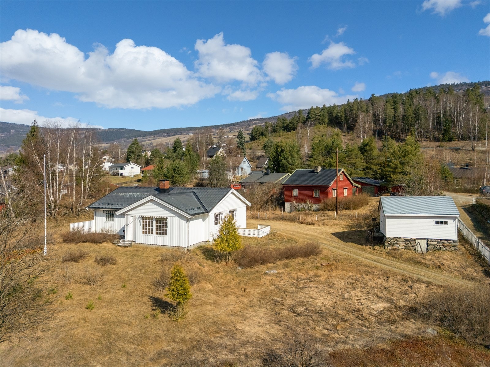 "Ingridhaugen" ligger i et veletablert område i "Hyttebyen" på Hundorp. Galleribilde
