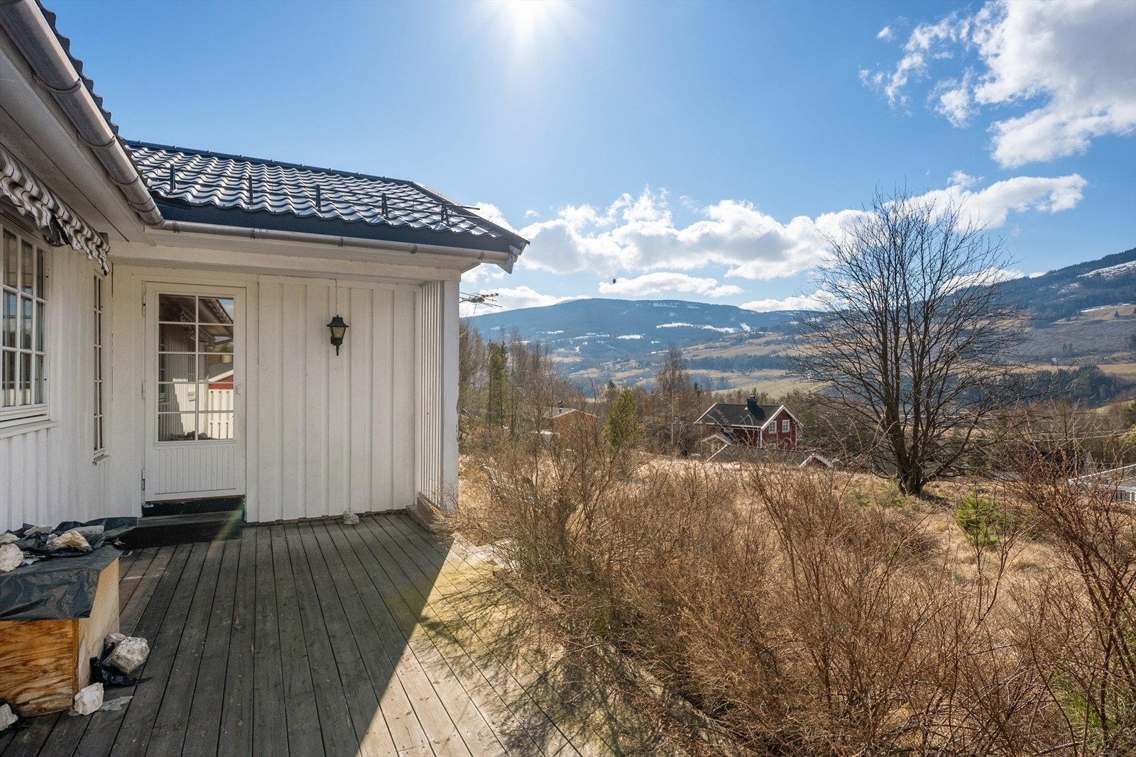 Terrassen bærer preg av slitasje. Galleribilde