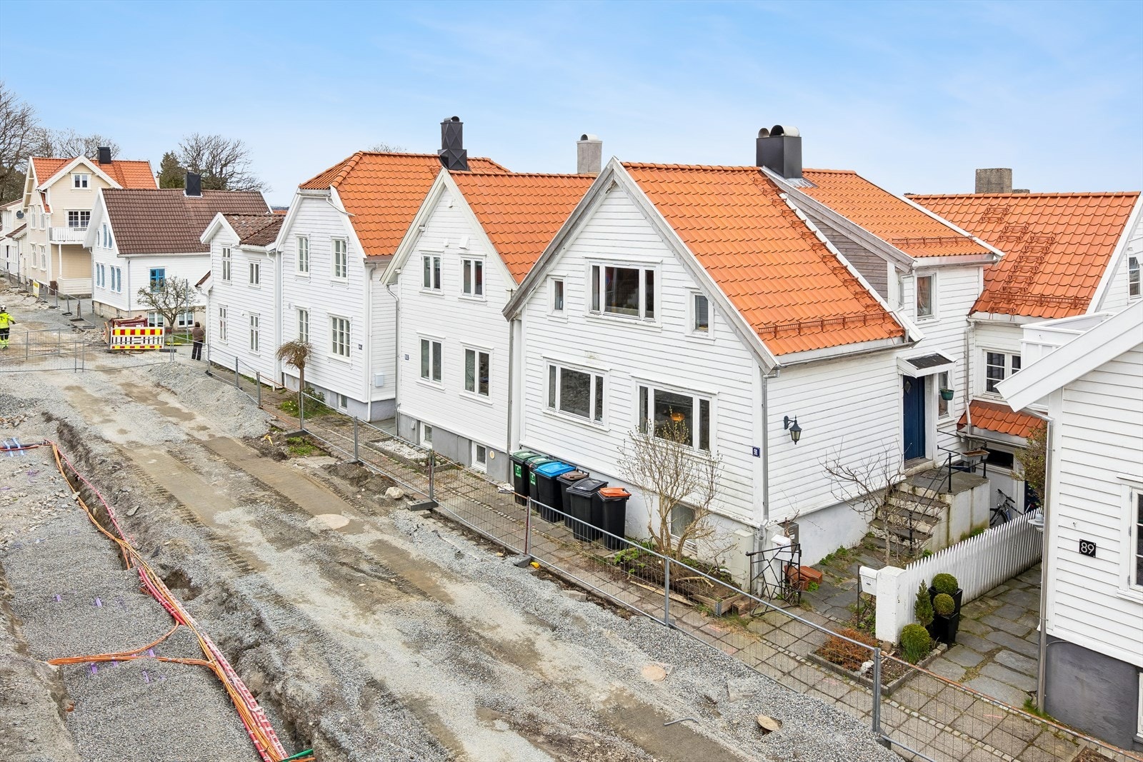 Eiendommen ligger i et etablert og populært nabolag, med nærhet til både byliv og rekreasjonsområder. Galleribilde