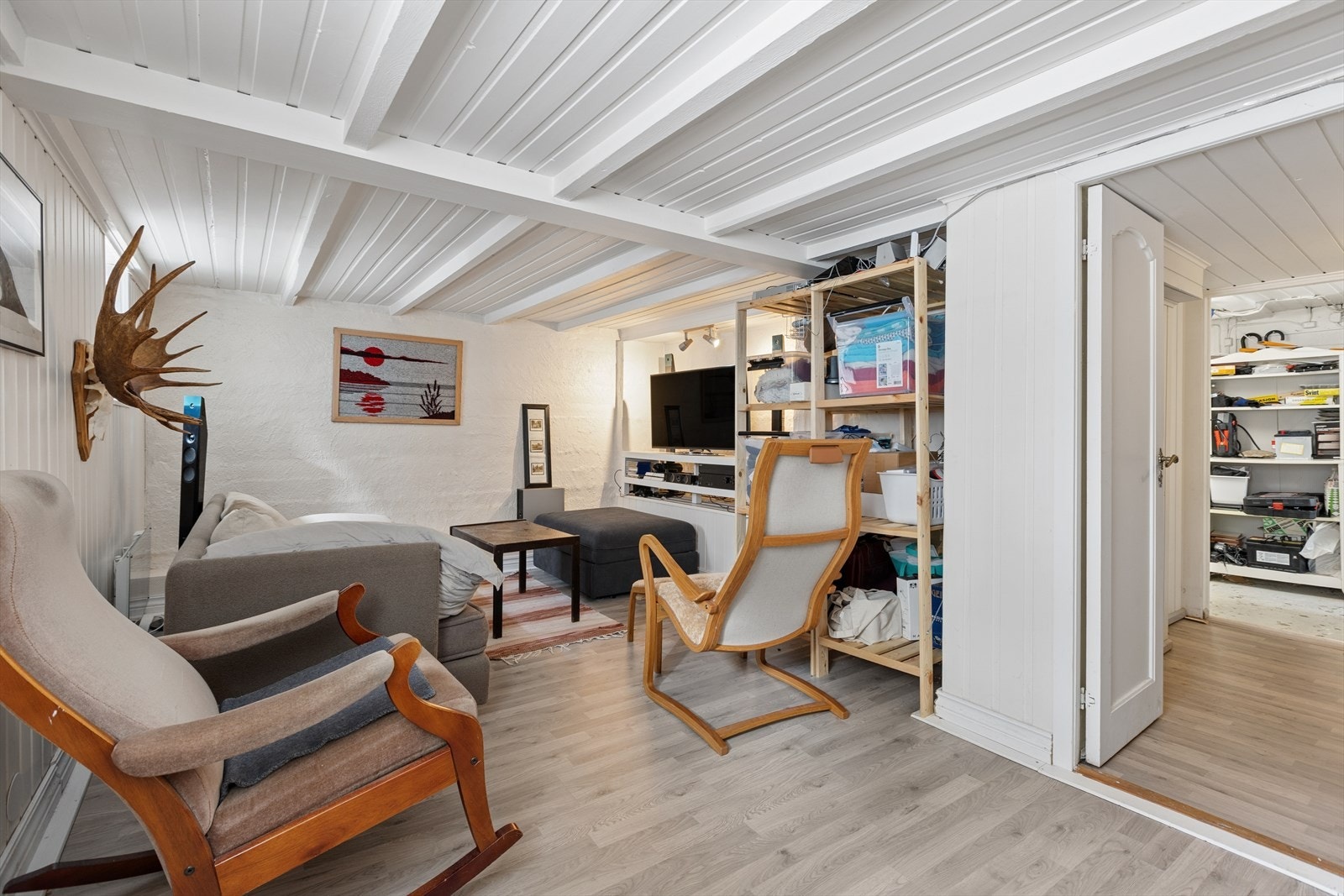 Kjellerstuen gir ekstra bruksareal for familien. ( Se punkt under ferdigattest vedr. kjellerstue) Galleribilde