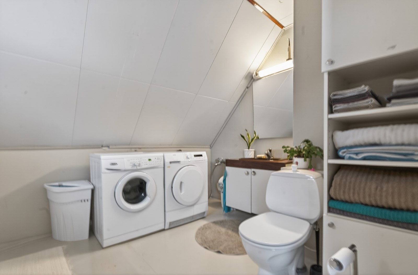 En-suite bad og vaskerom i tilknytning hovedsoverom Galleribilde