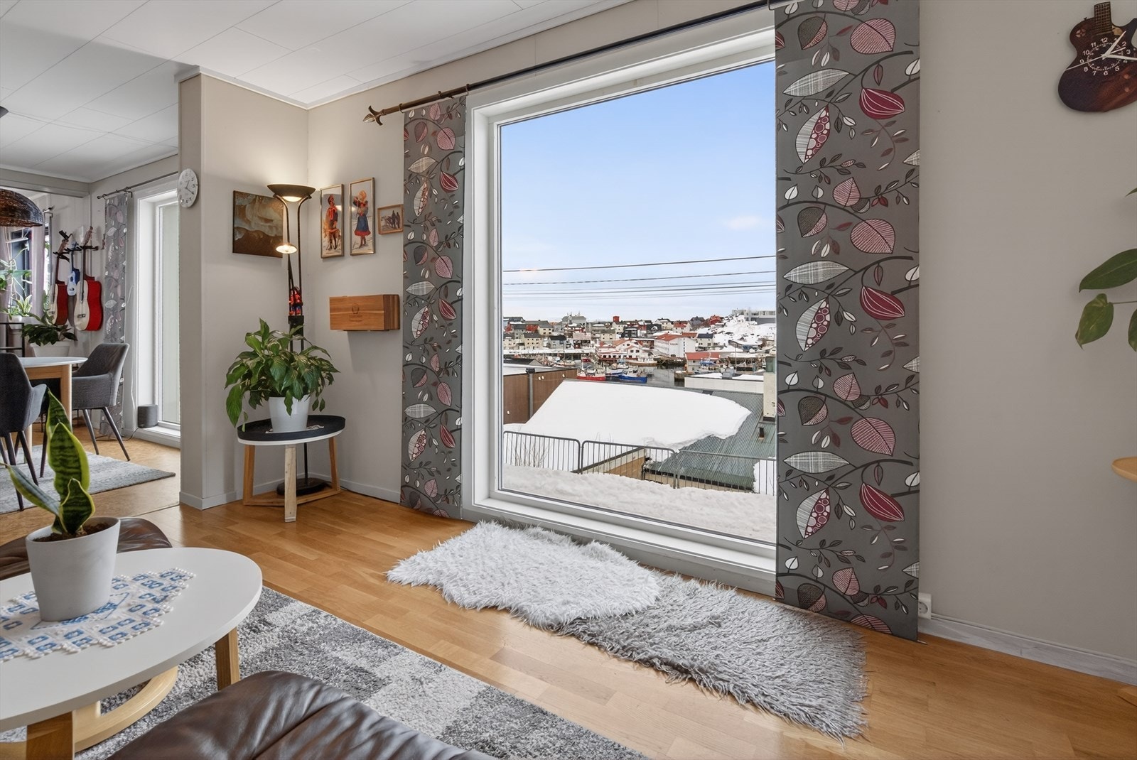 Det er montert større stuevindu for bedre utsikt! Galleribilde
