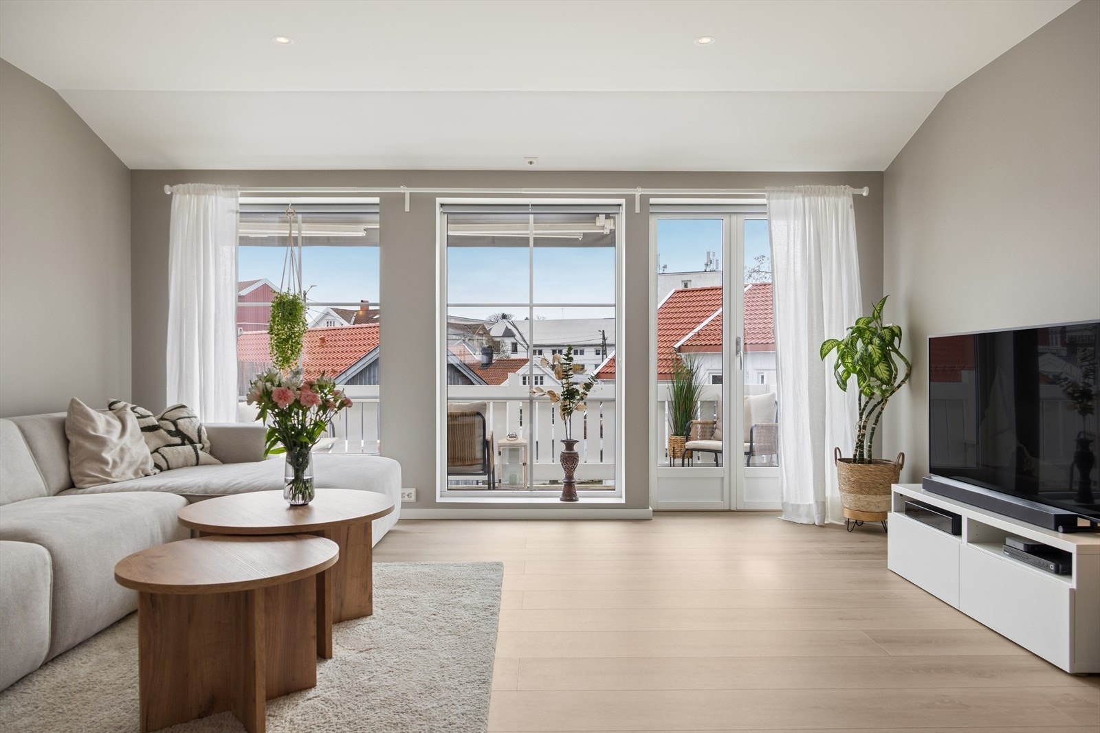 Velkommen til Markveien 3, presentert av Trygve Ribe for DNB Eiendom. Galleribilde
