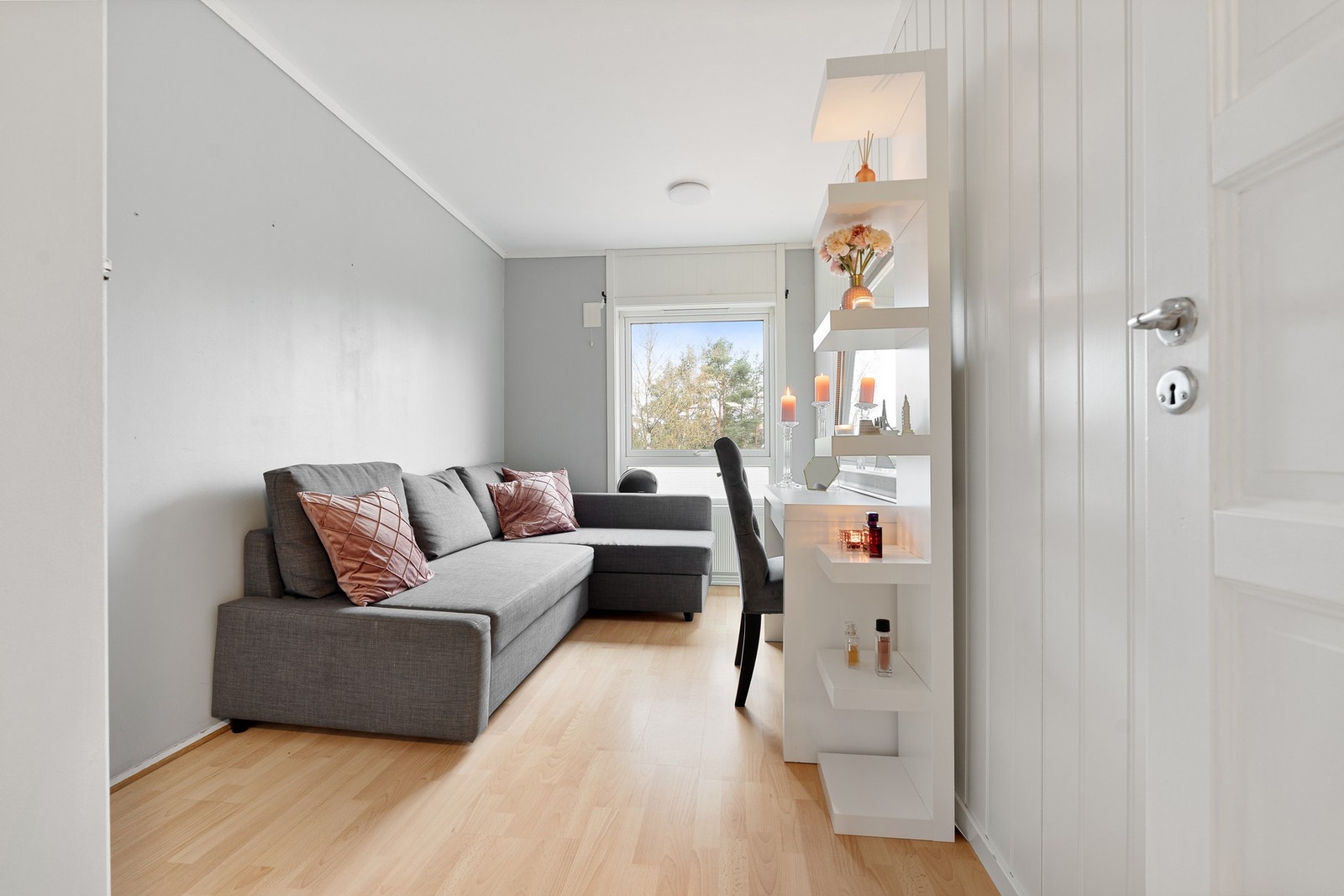 Soverom to på 9,5 m² velegnet som barnerom, gjesterom eller kontor. Galleribilde