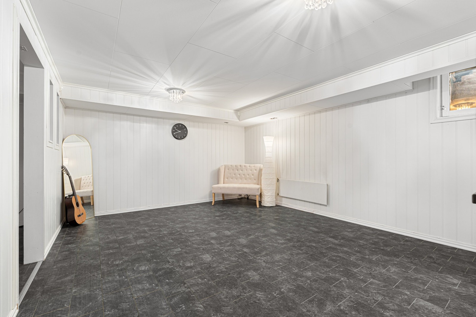 Disponibelt rom i kjelleretasjen som kan innredes etter eget ønske. Galleribilde
