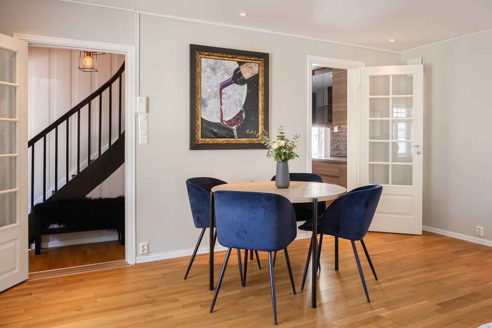 Stuen er boligens midtpunkt, og er på 33m². Galleribilde