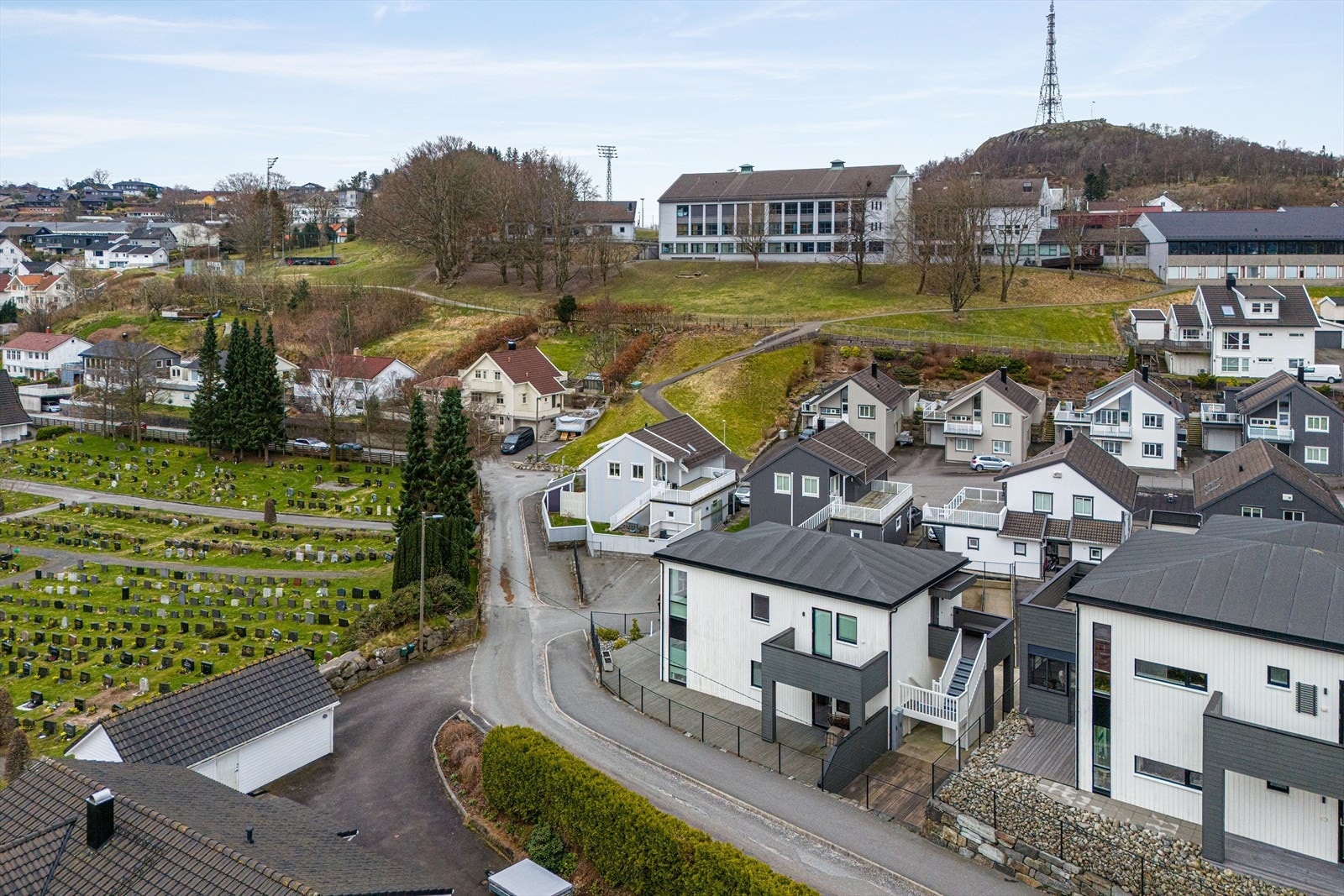 Boligen ligger i rolig bolirområde Galleribilde