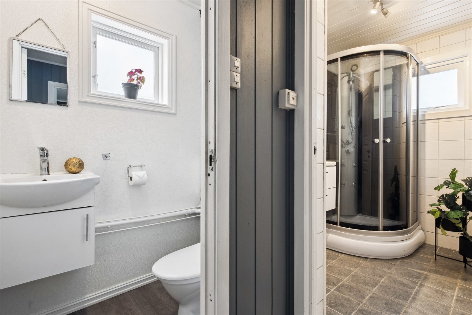 Wc-rom og bad er adskilt. Galleribilde