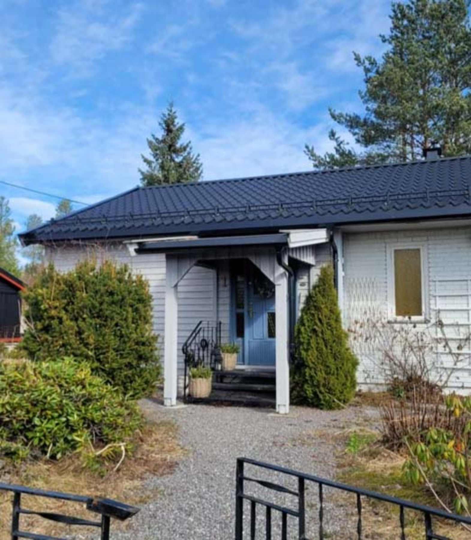 Her bor du i rolige og barnevennlige omgivelser, med kort vei til både Harestuvannet, flotte turmuligheter, skole, barnehager og kollektivtilbud. Galleribilde