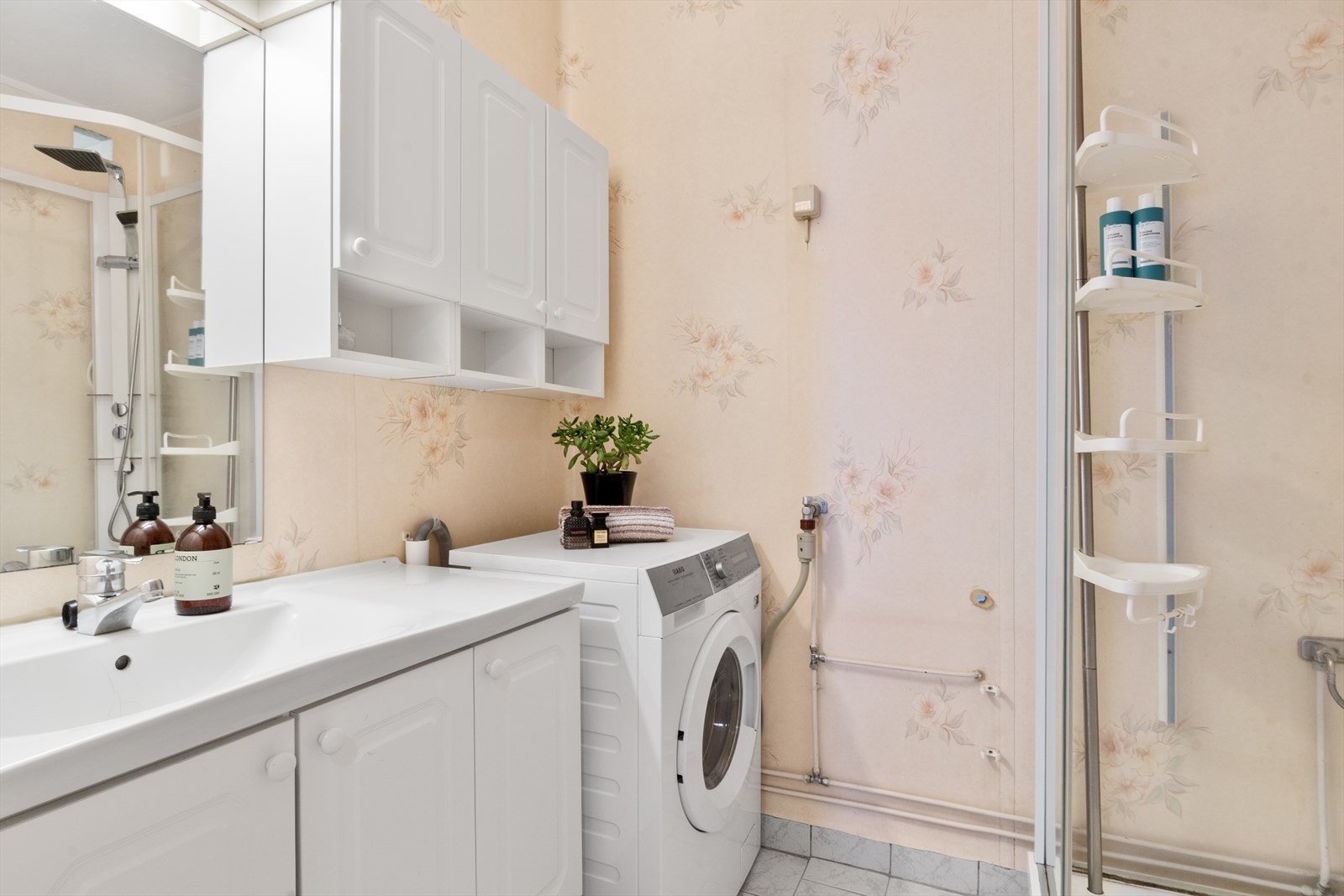 Badet fungerer fint idag, men er av eldre dato så oppgraderinger må påregnes. Galleribilde