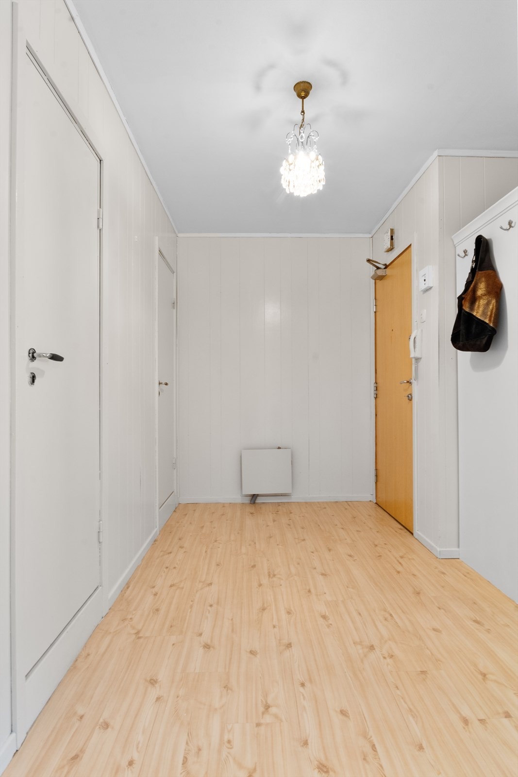Fra gangen er det inngang til bad og toalett, samt 2 av soverommene. Galleribilde