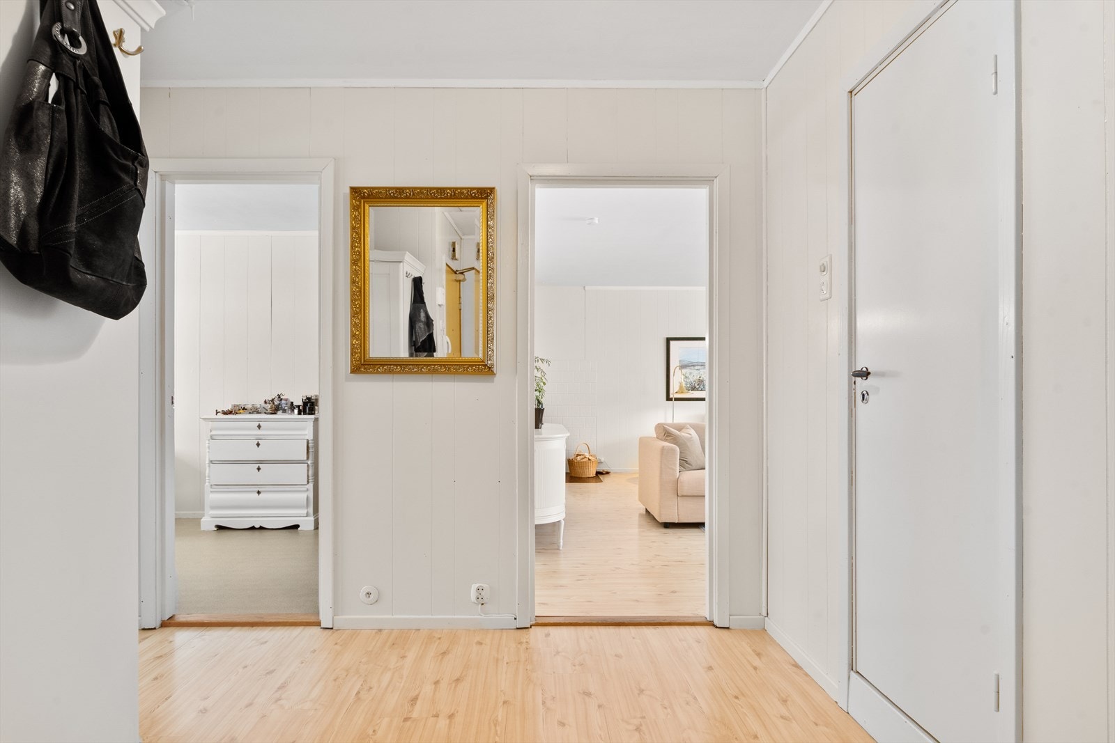 Leiligheten er lys og romslig med god planløsning. Galleribilde