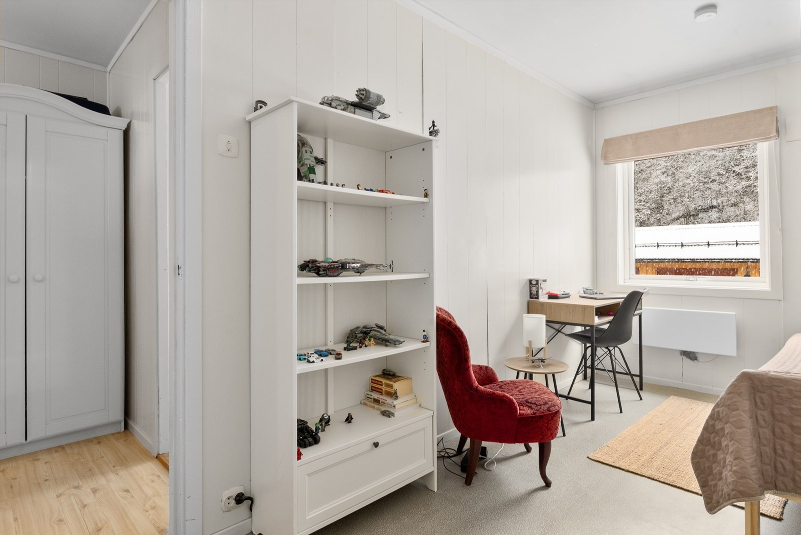 Er fin plass til skrivepult og hyller også her. Galleribilde