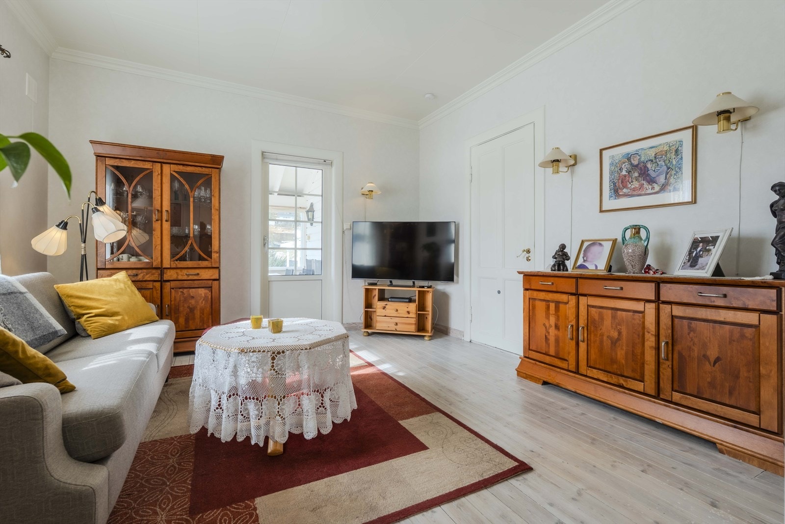 Stue - utgang til overbygd terrasse Galleribilde