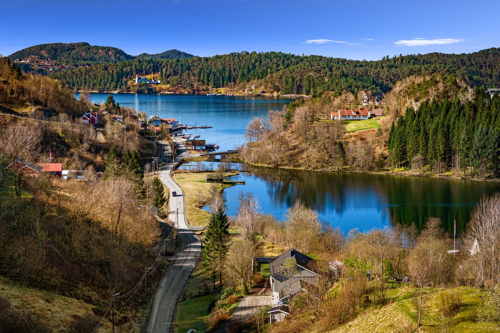 Velkommen til vakre Lysefjorden, enebolig med utsikt og gangavstand til skole / barnehage. Galleribilde
