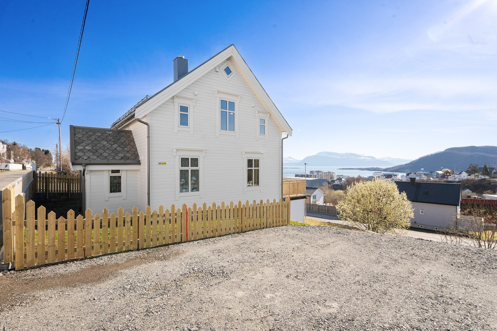 Det er lagt ekstra rør til strømkabel som kan kobles til en ny garasje eller elbillader Galleribilde