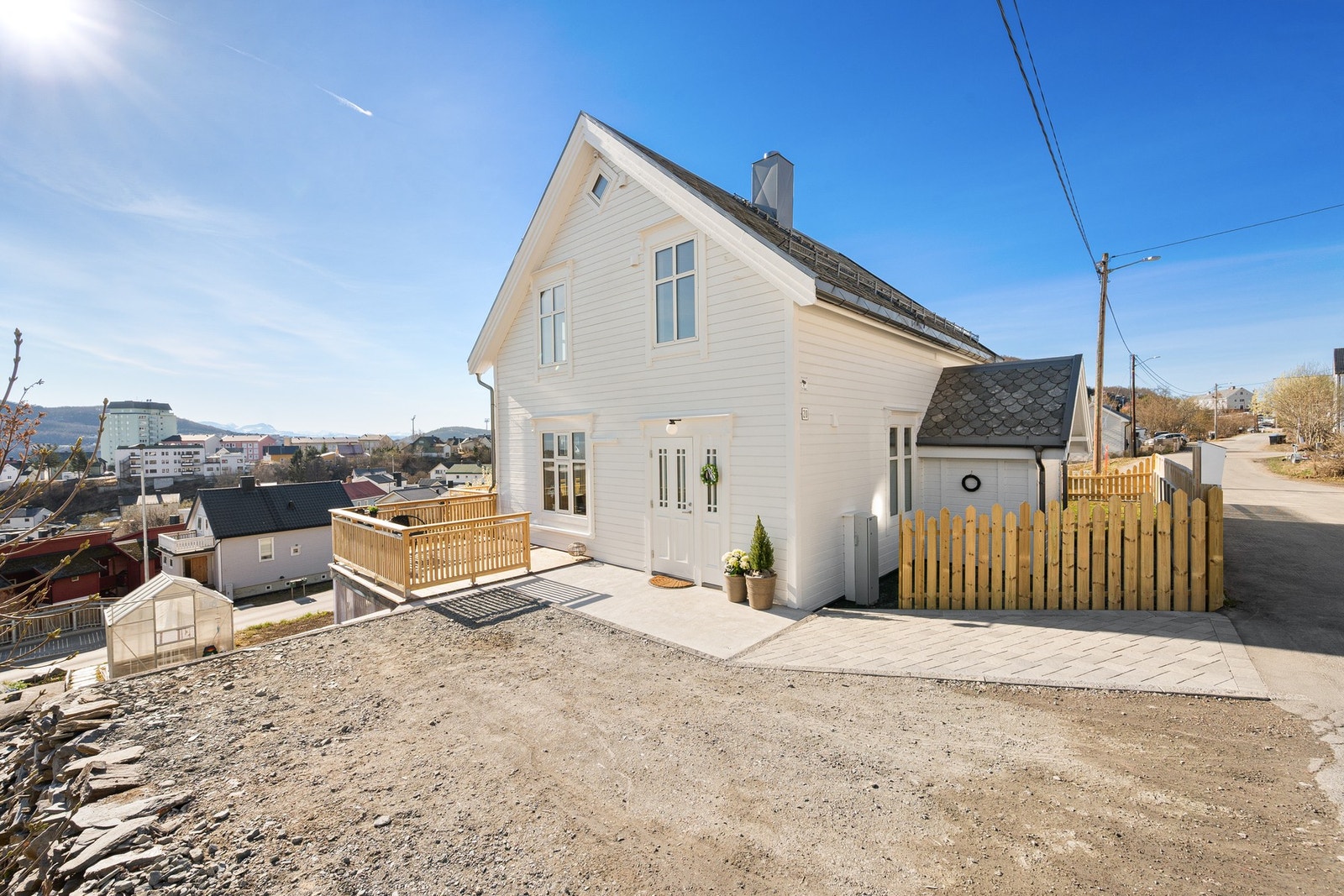 EIE Harstad v/megler Vetle Larsen har gleden av å presentere Trondenesveien 20!
Foto: Patty Thorbergsen Photography Galleribilde