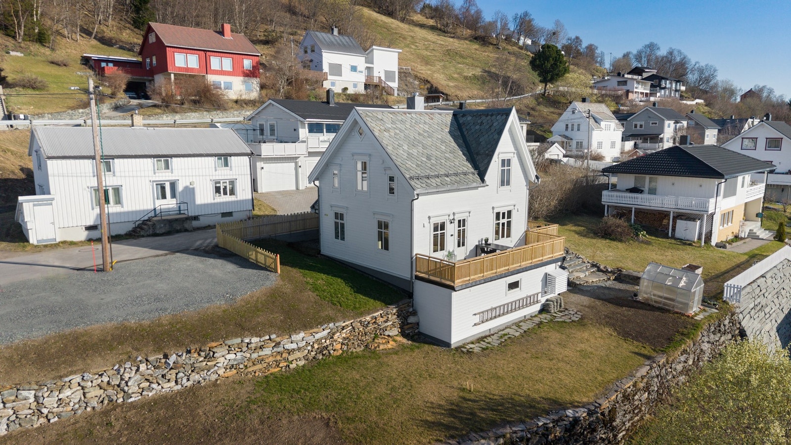 EIE Harstad v/megler Vetle Larsen har gleden av å presentere Trondenesveien 20!
Foto: Patty Thorbergsen Photography Galleribilde