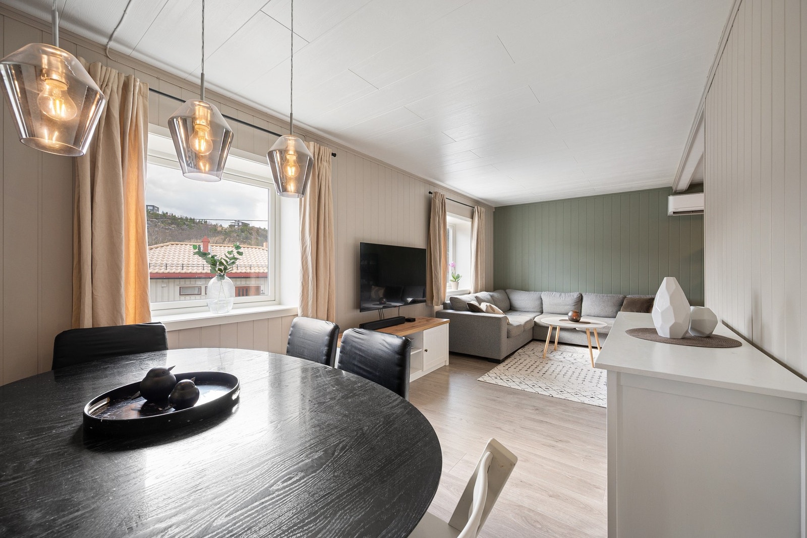 God plass til en stor sofagruppe i tillegg Galleribilde