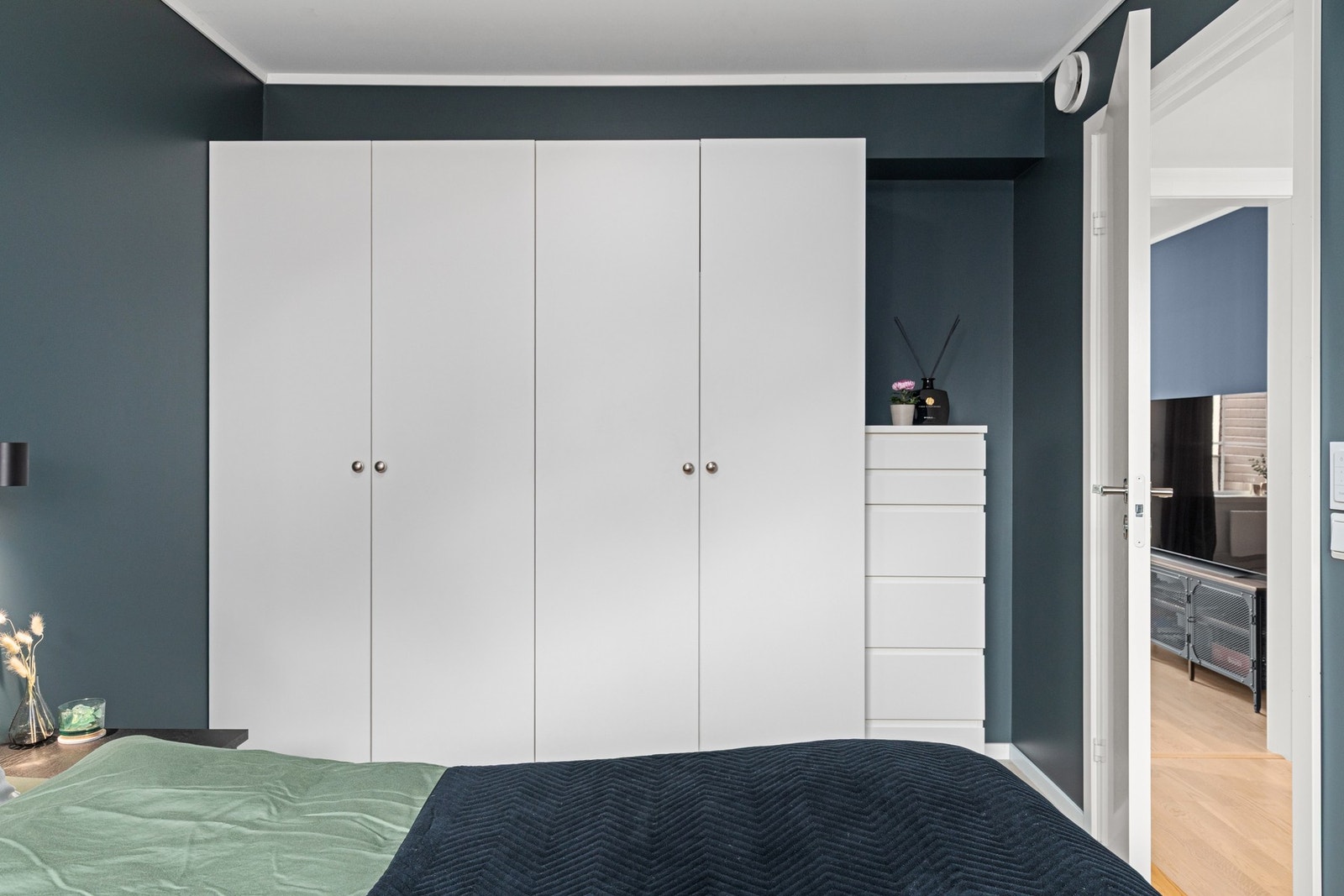 Garderobe. Galleribilde