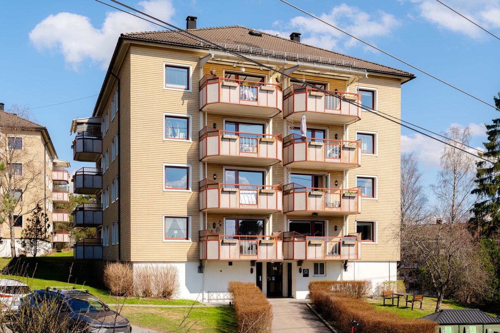 Fasade - bo godt i frodige omgivelser. Galleribilde