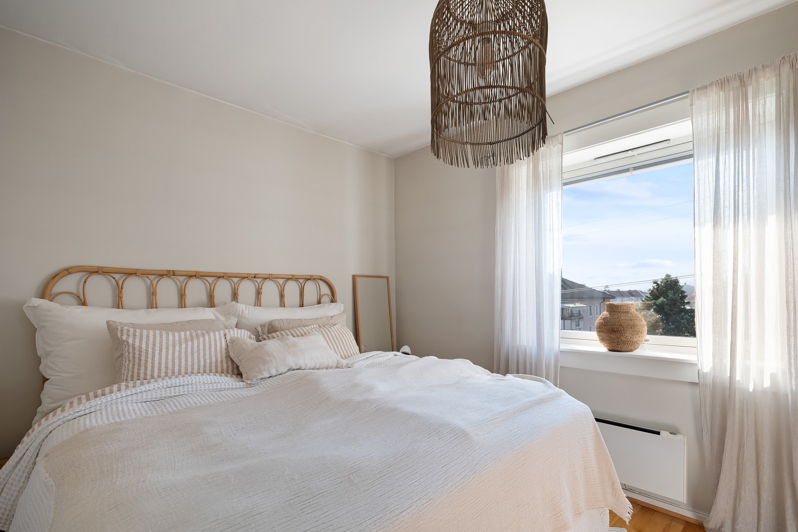 Rommene er vendt mot rolige omgivelser så her er alt lagt til rette for en god natt med søvn. Galleribilde