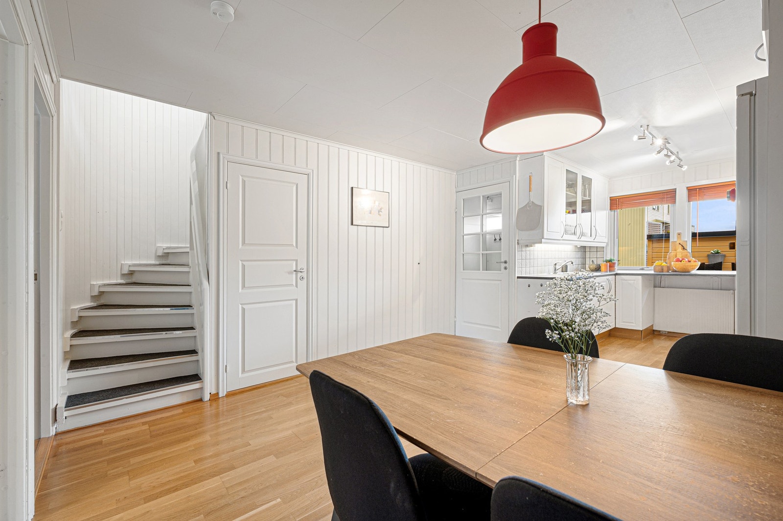 Stor og fin kjøkkenløsning på 20 m². Galleribilde