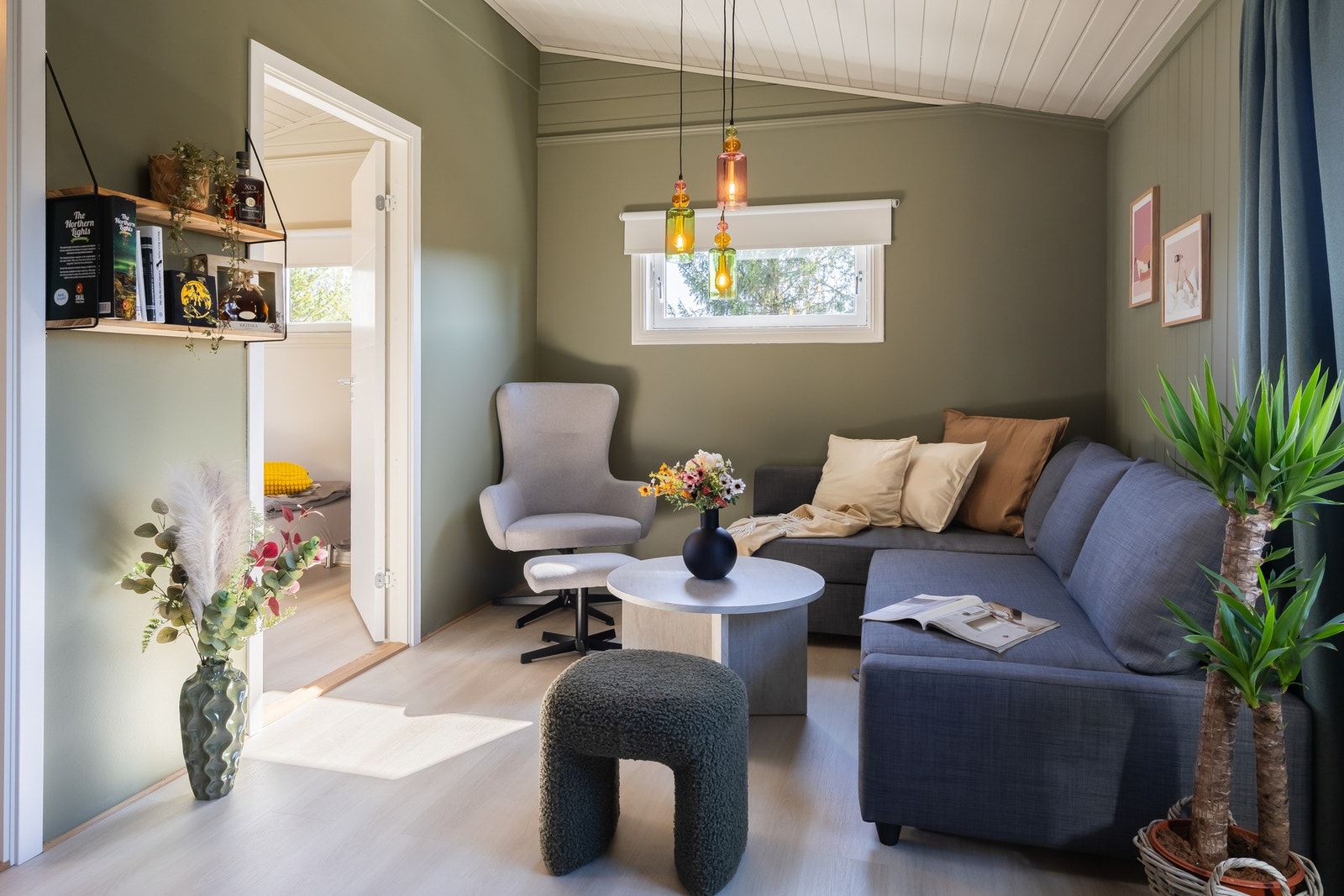 Stuen i 2.etasje er på ca. 14m² og fremstår som lys og koselig. Galleribilde