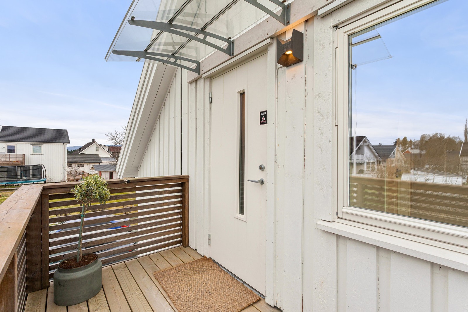 Leiligheten ligger i byggets 2. etasje. Galleribilde