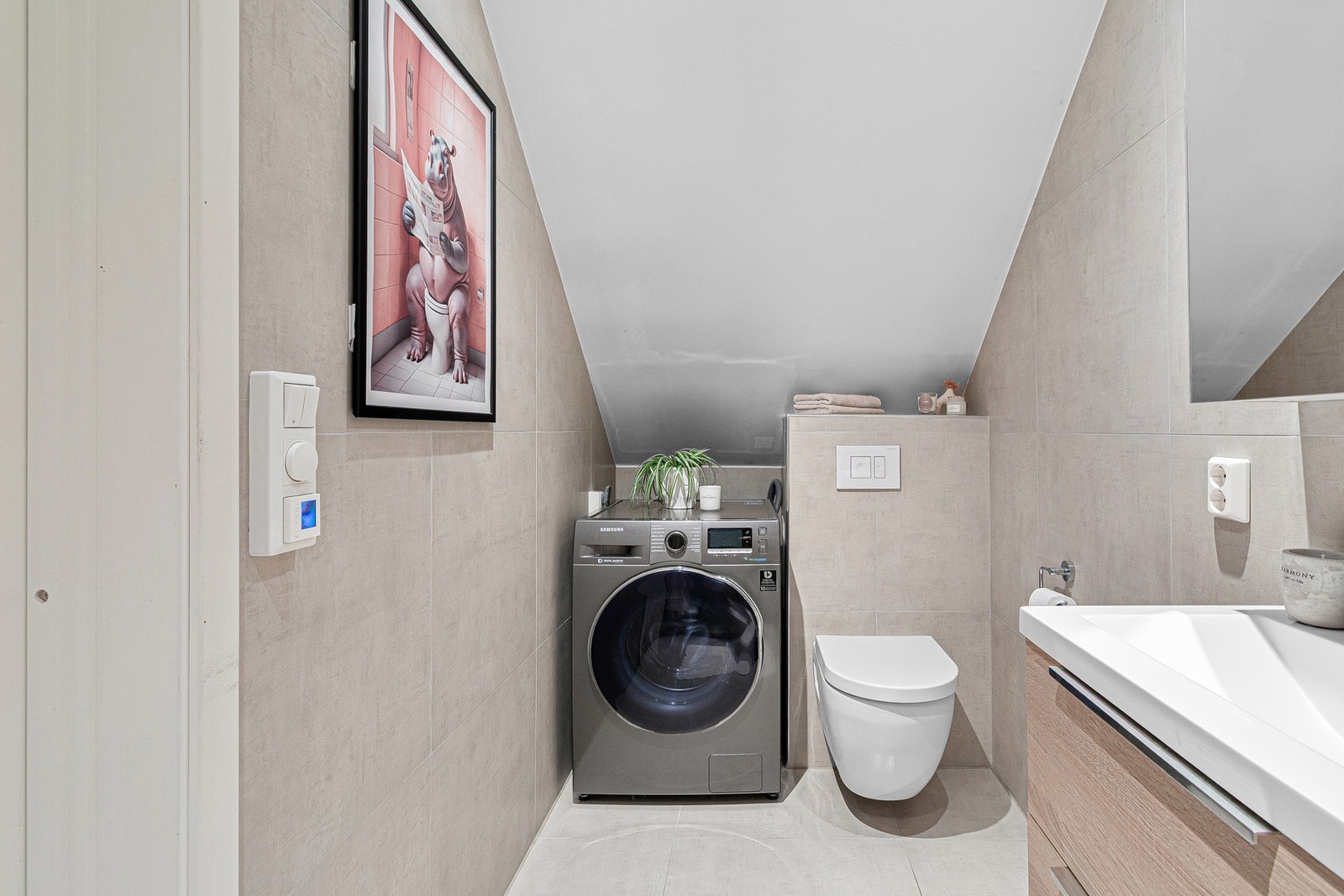 Det er opplegg for vaskemaskin på badet. Galleribilde