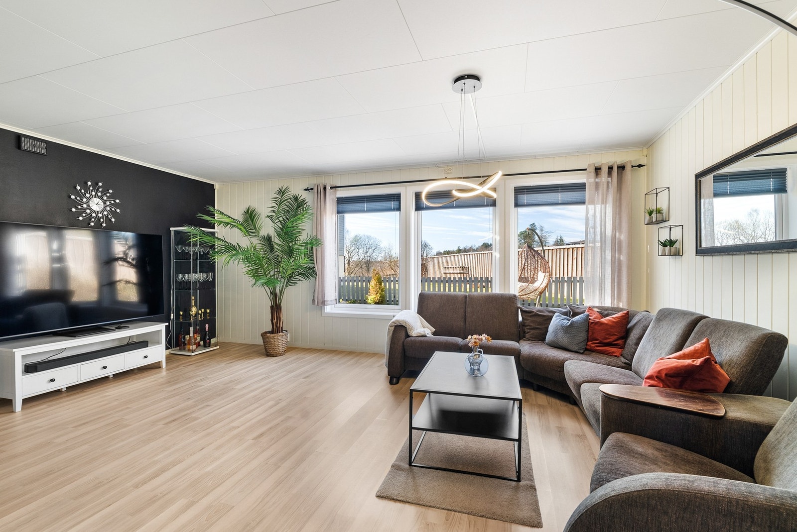 Leiligheten er meget innbydende og malt i moderne fargevalg. Galleribilde