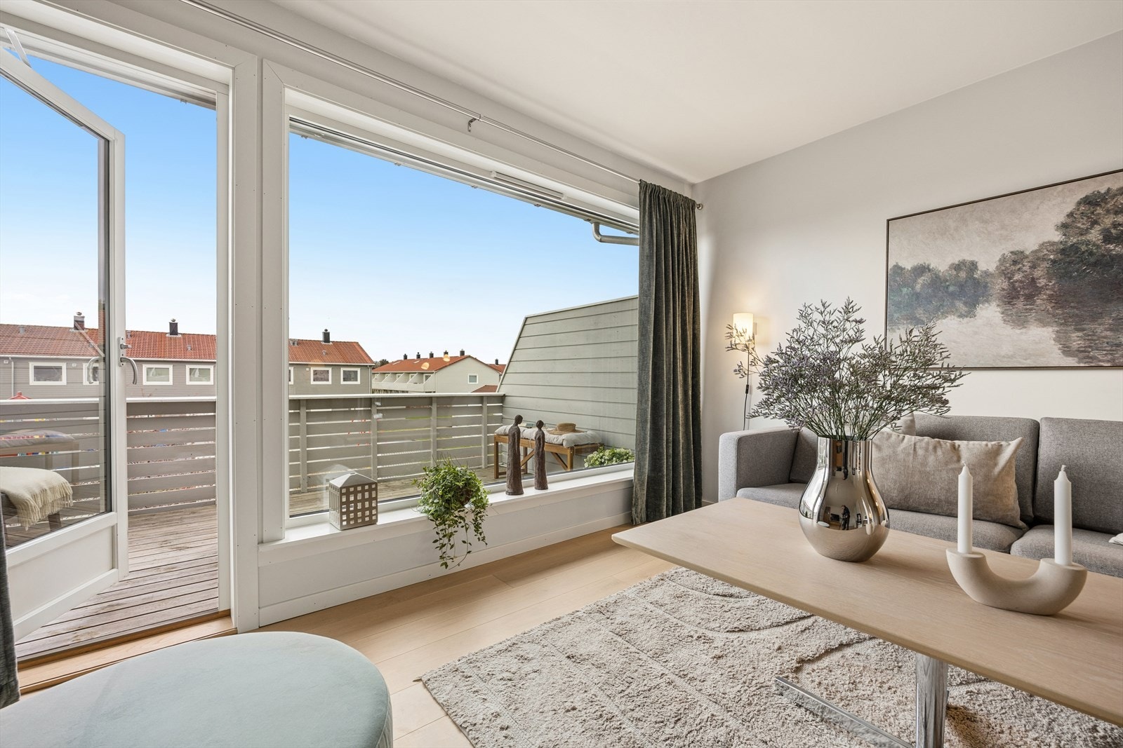 Fra stuen er det utgang til en balkong på 13 m². Galleribilde