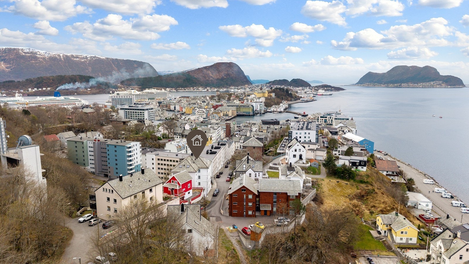 Her bor du supersentralt med gangavstand til alt Ålesund sentrum har å by på, fra nisjebutikker i Gågata til kjøpesentre. Galleribilde