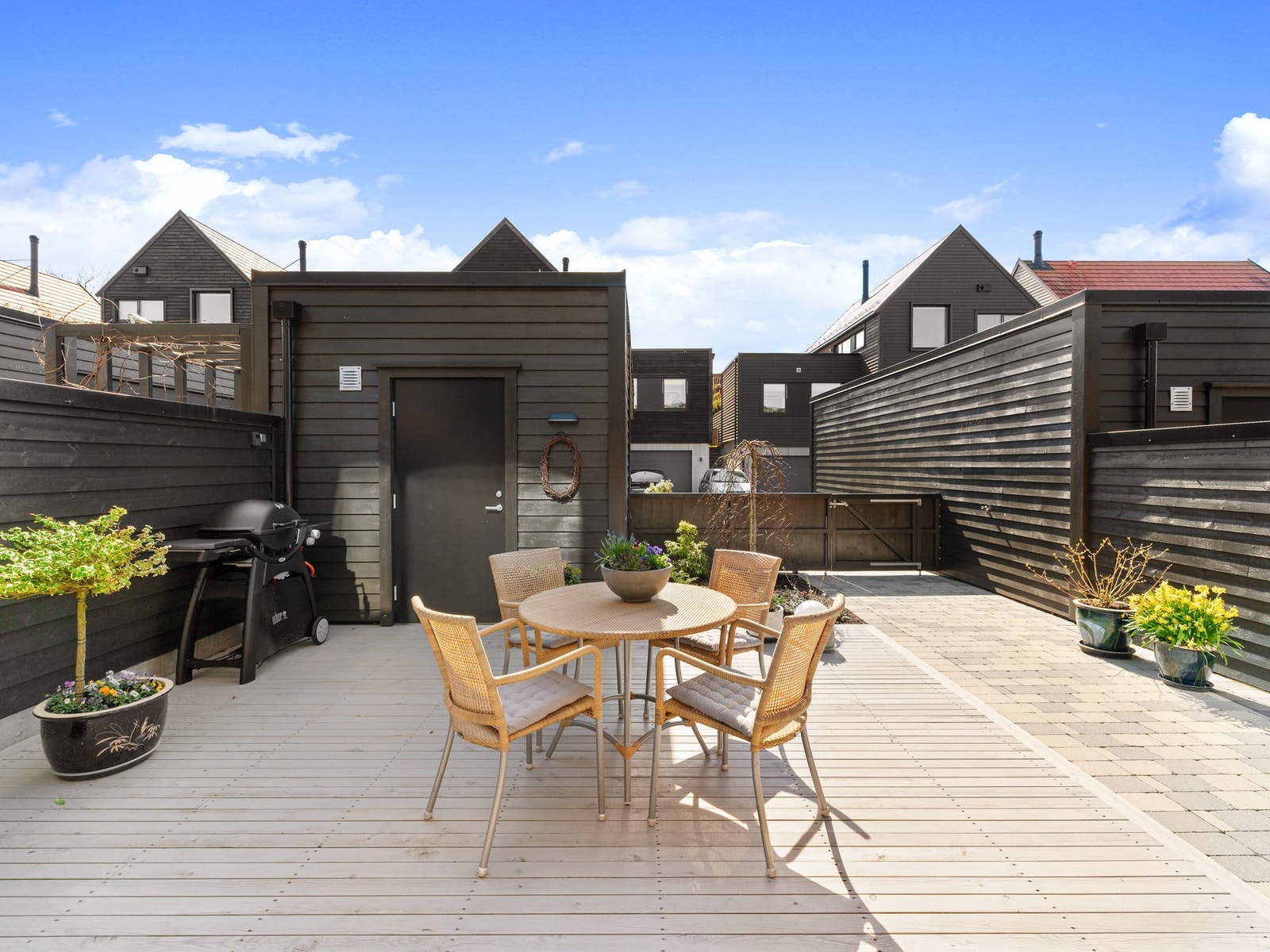 Uteområde gir rom for å møblere i flere soner. Galleribilde