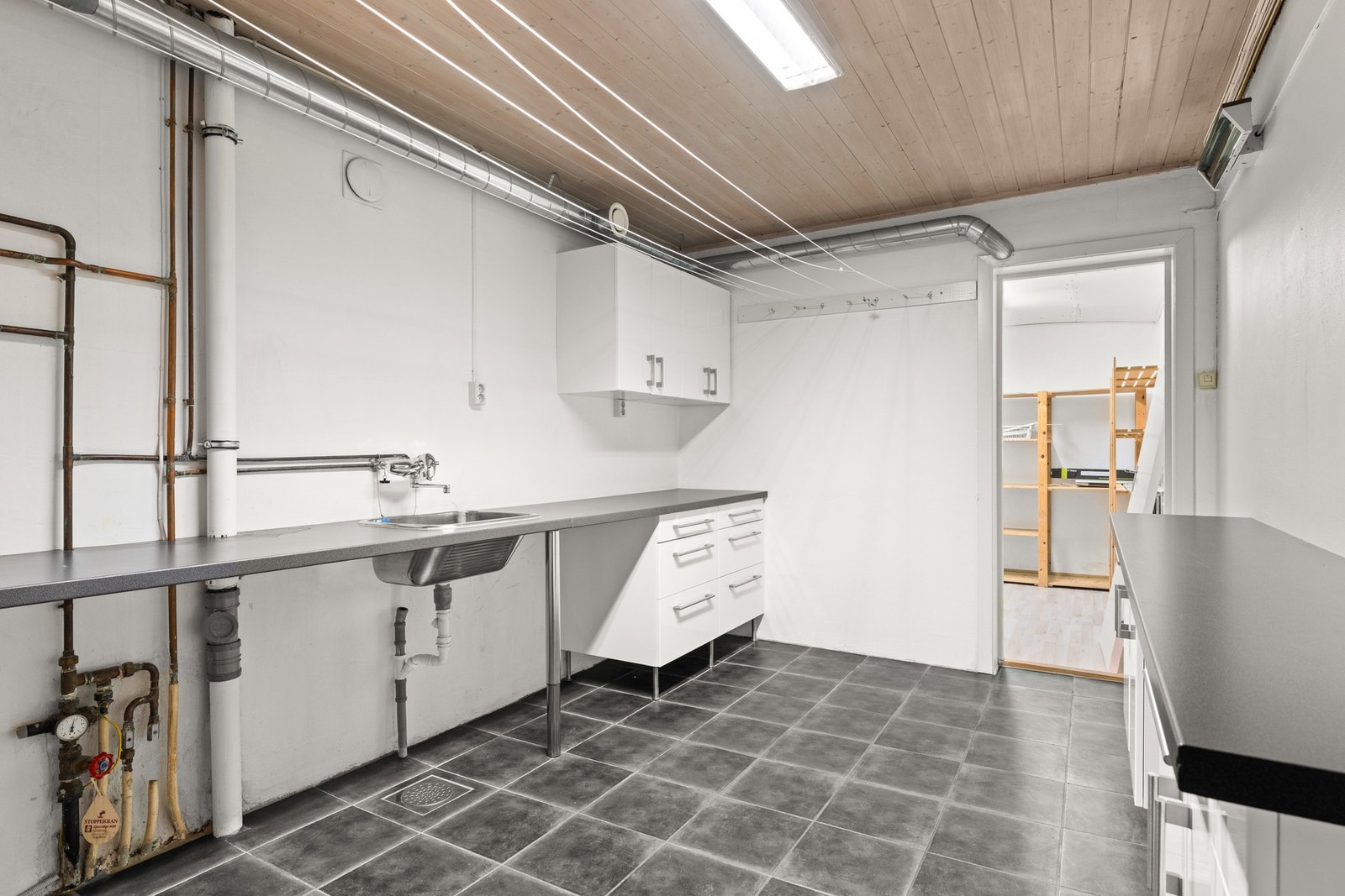 Det er også et separat, praktisk vaskerom Galleribilde