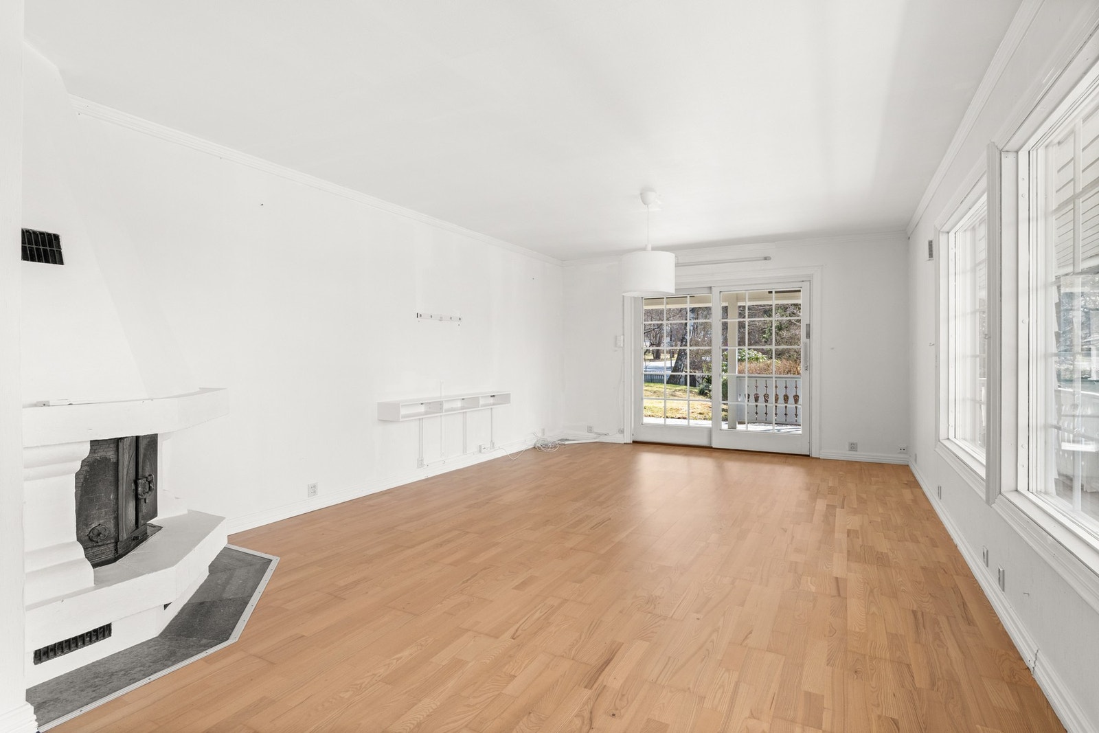 Fra stuen er det utgang til overbygd terrasse Galleribilde